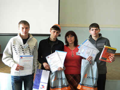 Студенты  Курганского технологического колледжа и преподаватель Марина Владимировна  Темникова