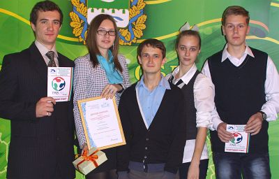Александр Петров (в центре) со своими воспитанниками