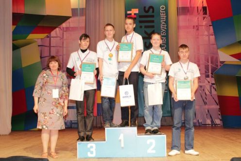Победители компетенции и главный национальный эксперт JuniorSkills по компетенции «Инженерный дизайн CAD» Наталия Савинова